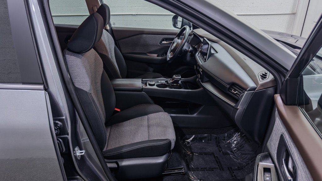 Used 2023 Nissan Rogue SV image 19