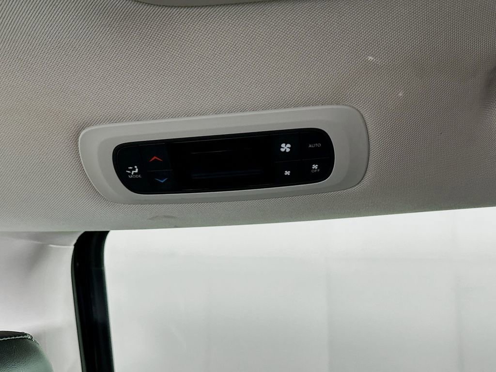 Certified 2023 Chrysler Pacifica Touring-L image 35