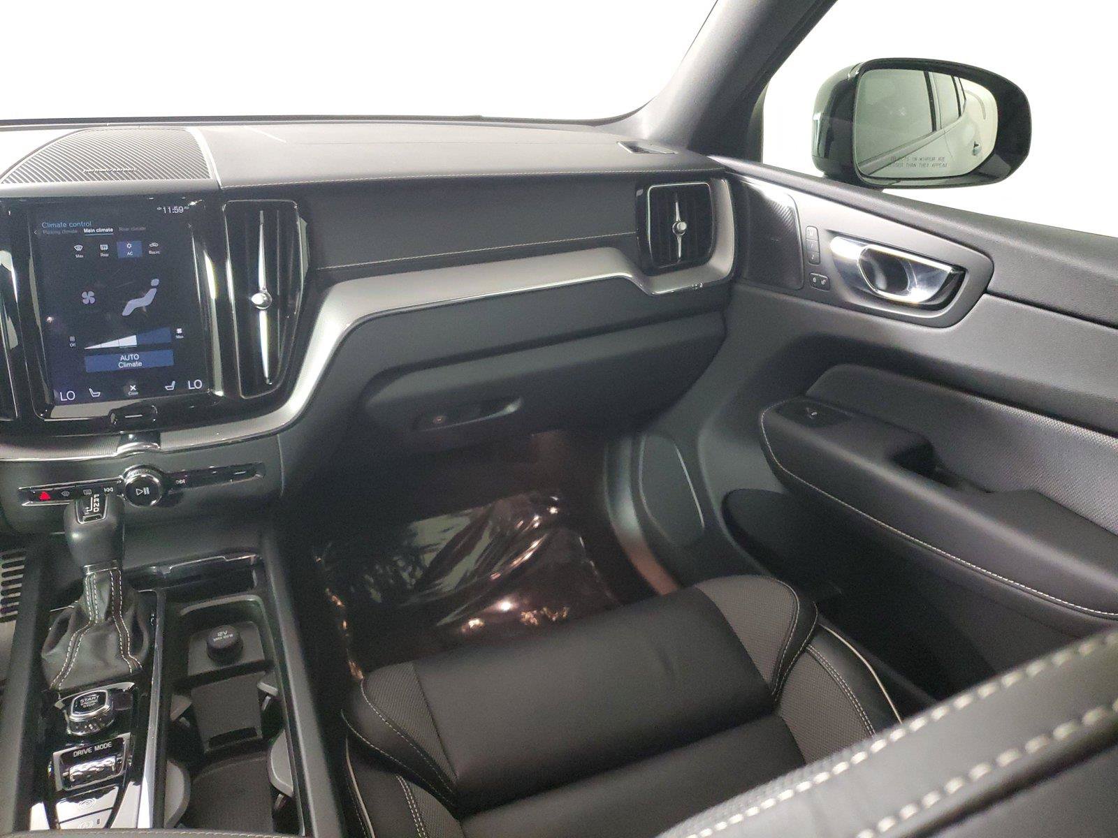 Used 2020 Volvo XC60 T5 R-Design w/ Protection Package Premier AWD/4WD image 17