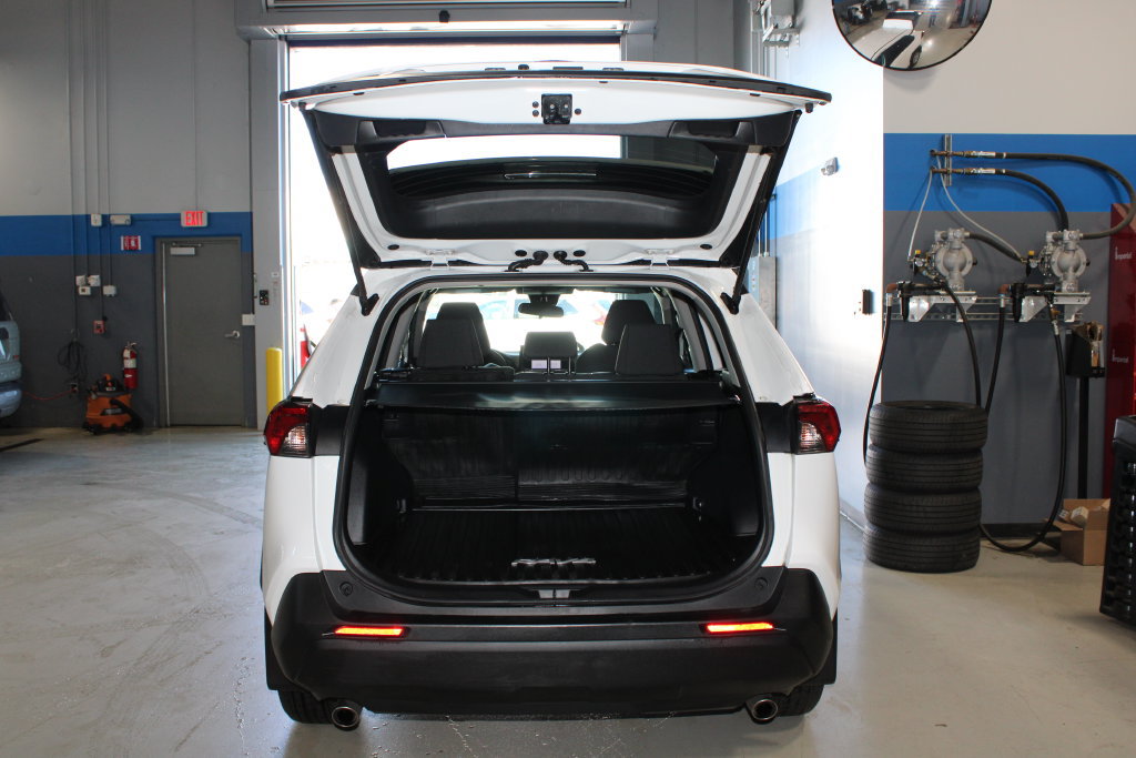 Used 2022 Toyota RAV4 LE AWD/4WD image 24