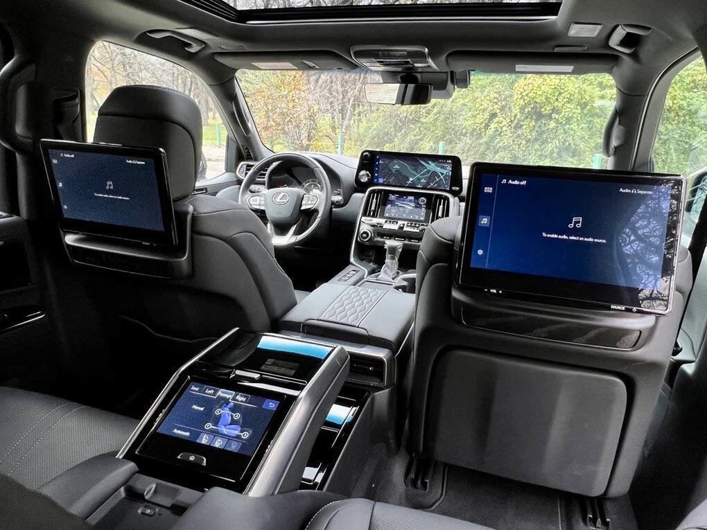 Used 2024 Lexus LX 600 4WD w/ Ultra Luxury Package image 7