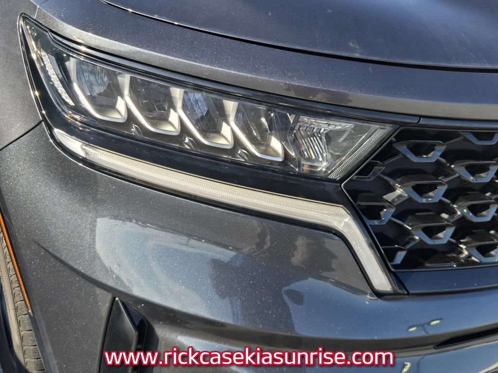 Used 2022 Kia Sorento EX w/ Panoramic Sunroof Package FWD image 9