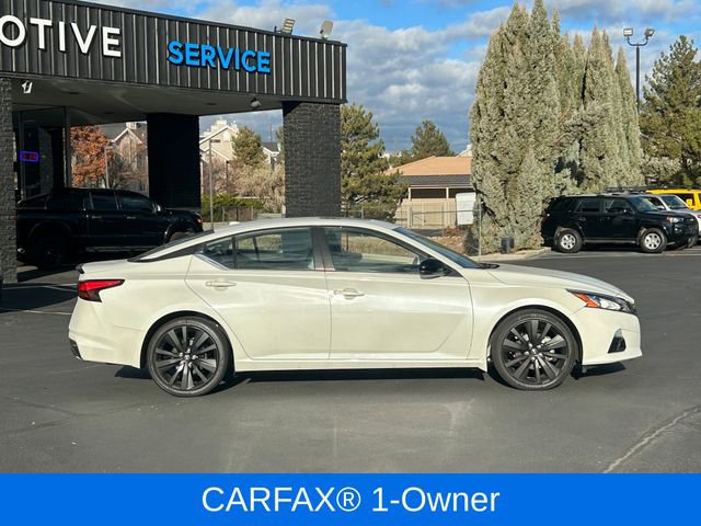 Used 2022 Nissan Altima 2.5 SR w/ Midnight Edition Package AWD/4WD image 2