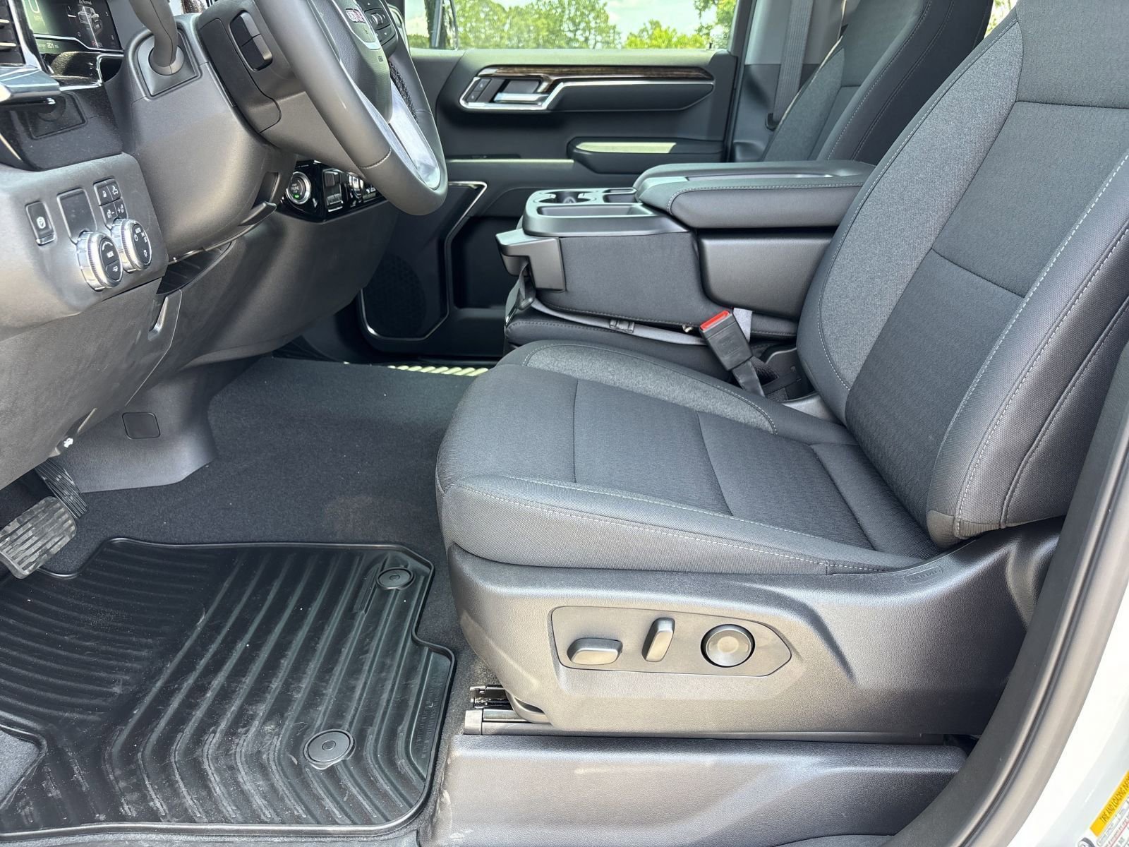 New 2025 GMC Sierra 1500 SLE w/ Preferred Package image 26