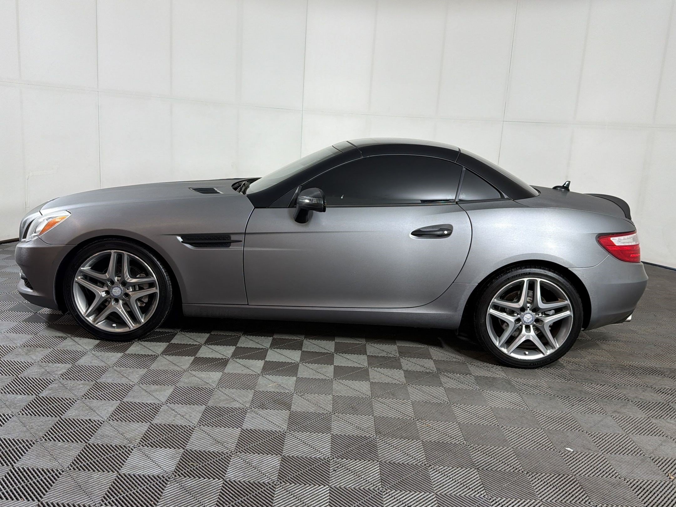 Used 2014 Mercedes-Benz SLK 250 image 2