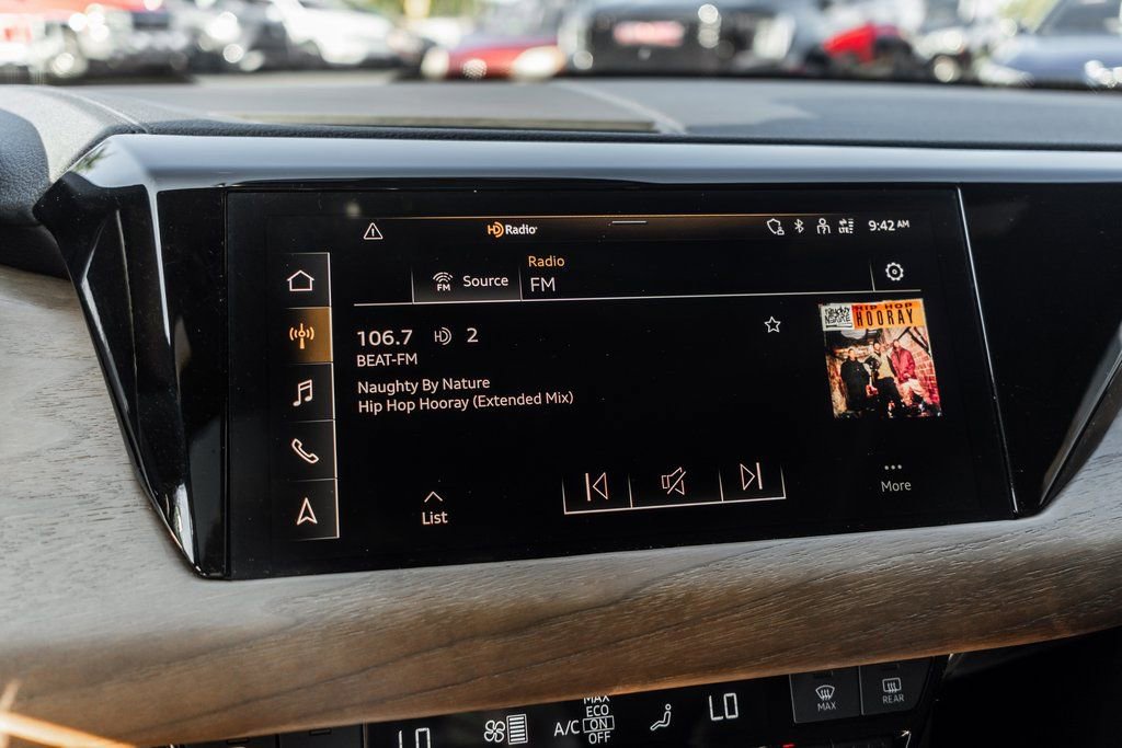 Used 2022 Audi e-tron GT Premium Plus image 18