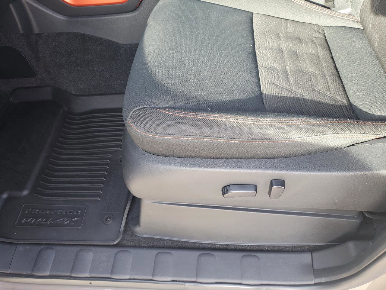 Used 2022 Nissan Frontier PRO-4X image 9
