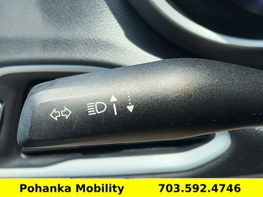Used 2023 Chrysler Pacifica Touring-L FWD image 13