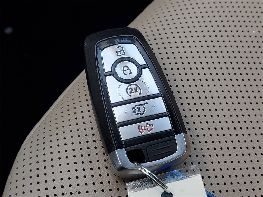 Used 2020 Ford Escape SE Sport image 32