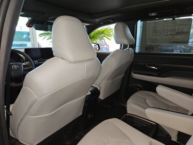 New 2025 Toyota Grand Highlander MAX Platinum image 13
