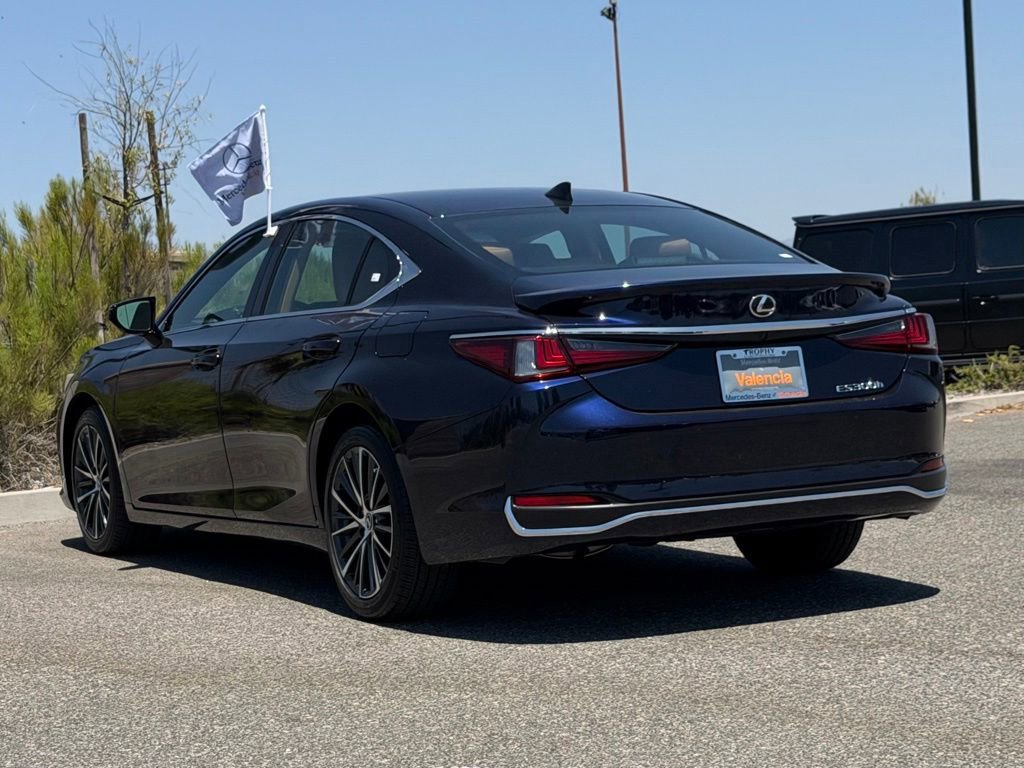 Used 2025 Lexus ES 300h w/ Premium Package FWD image 10