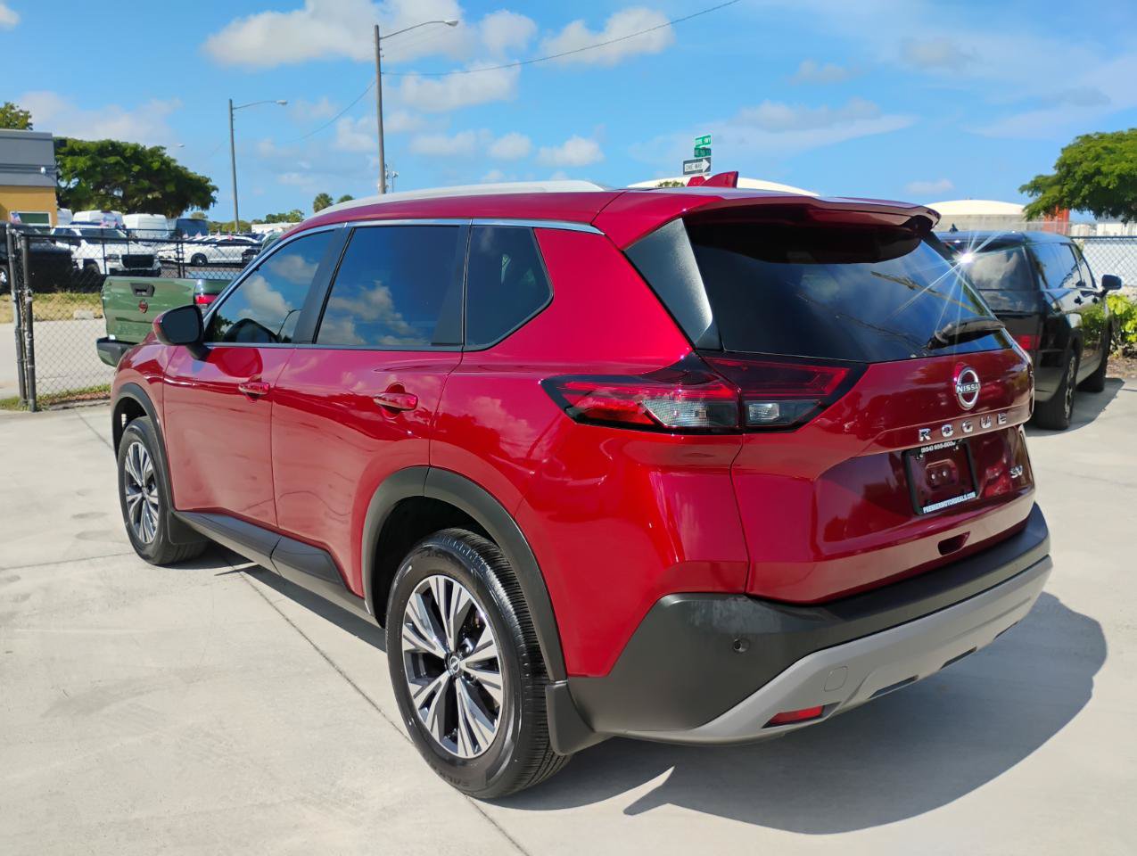 Used 2023 Nissan Rogue SV w/ SV Premium B Package FWD image 5