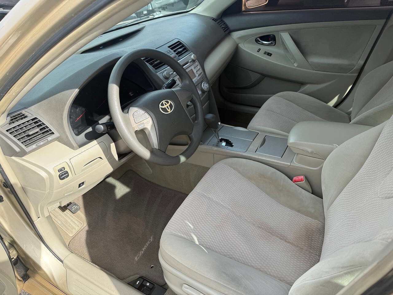 Used 2011 Toyota Camry LE w/ LE Extra-Value Pkg FWD image 12