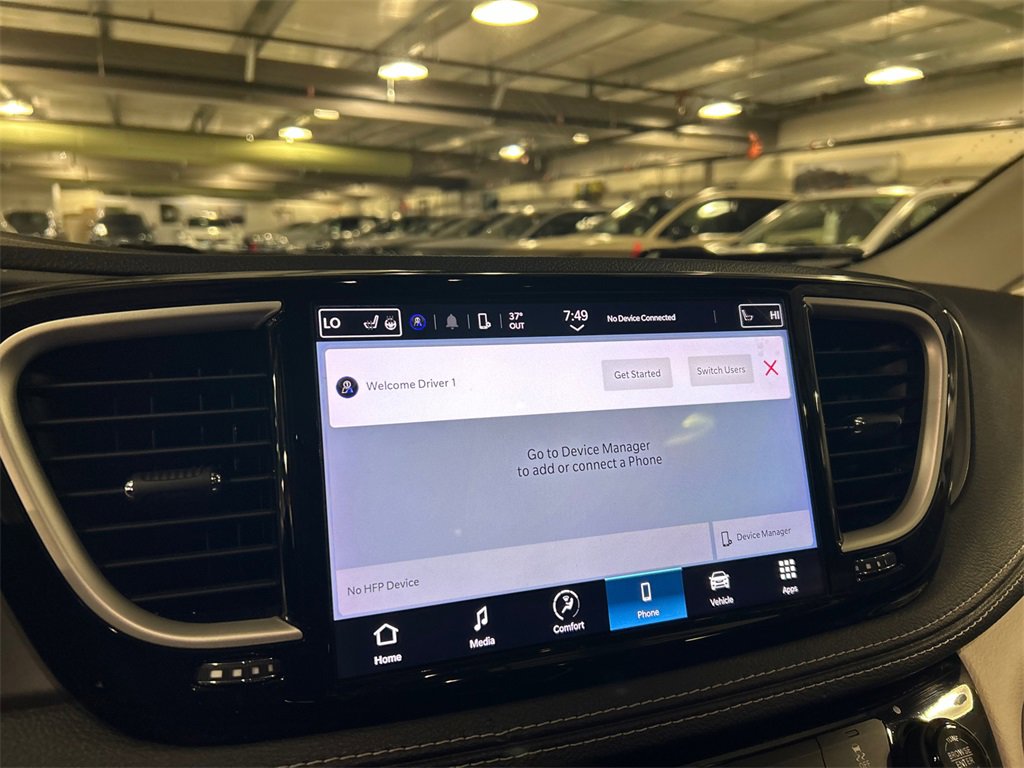 Used 2022 Chrysler Pacifica Touring-L image 16