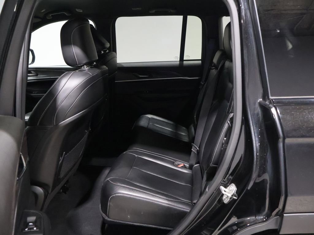 Used 2024 Jeep Grand Cherokee Limited AWD/4WD image 15