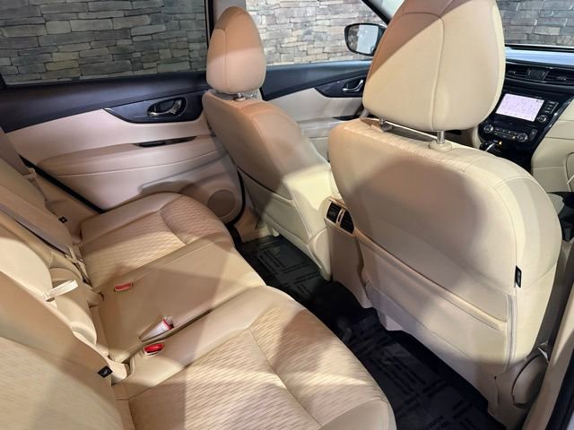 Used 2020 Nissan Rogue SV w/ Premium Package image 31