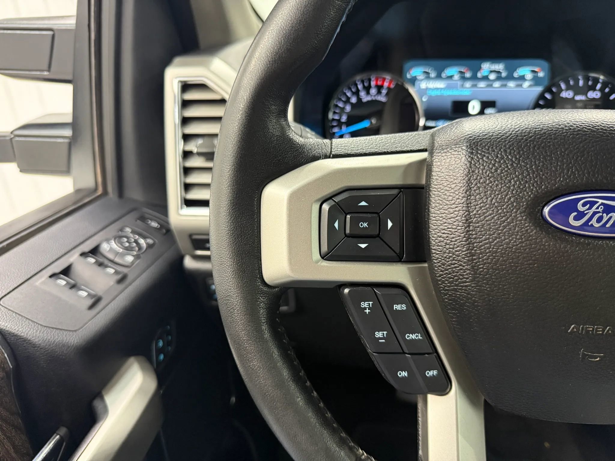 Used 2017 Ford F350 Lariat AWD/4WD image 27