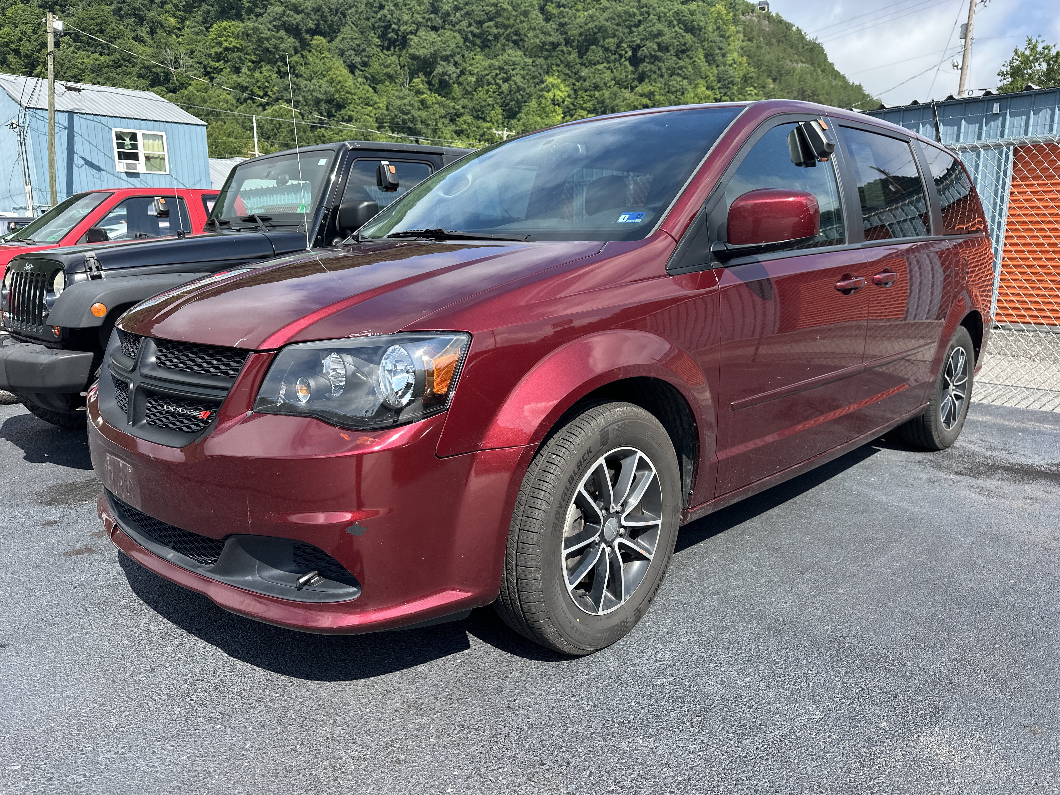 Used 2017 Dodge Grand Caravan SE FWD image 3