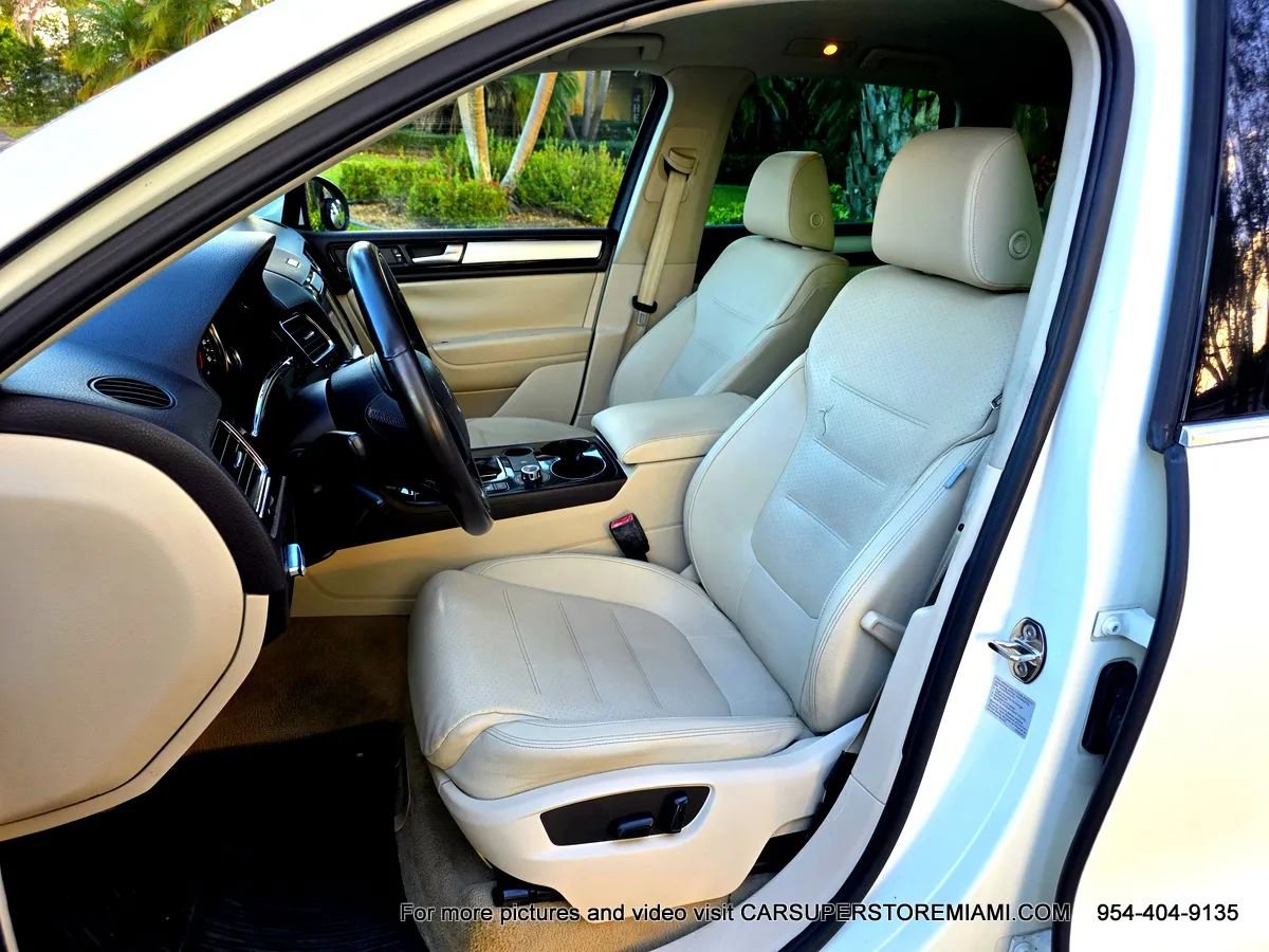 Used 2011 Volkswagen Touareg Sport image 31