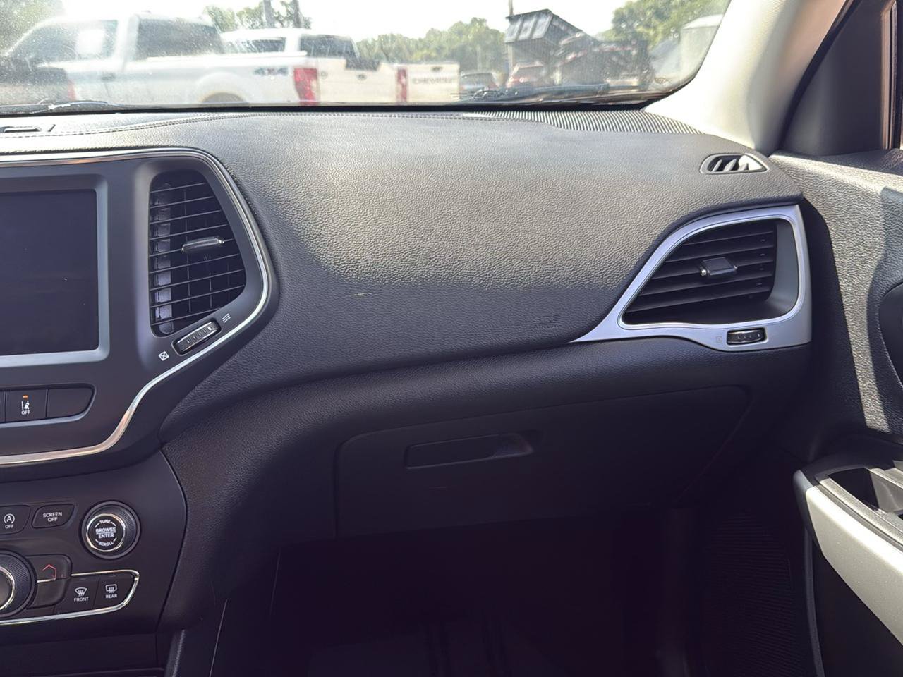 Used 2022 Jeep Cherokee Latitude AWD/4WD image 30