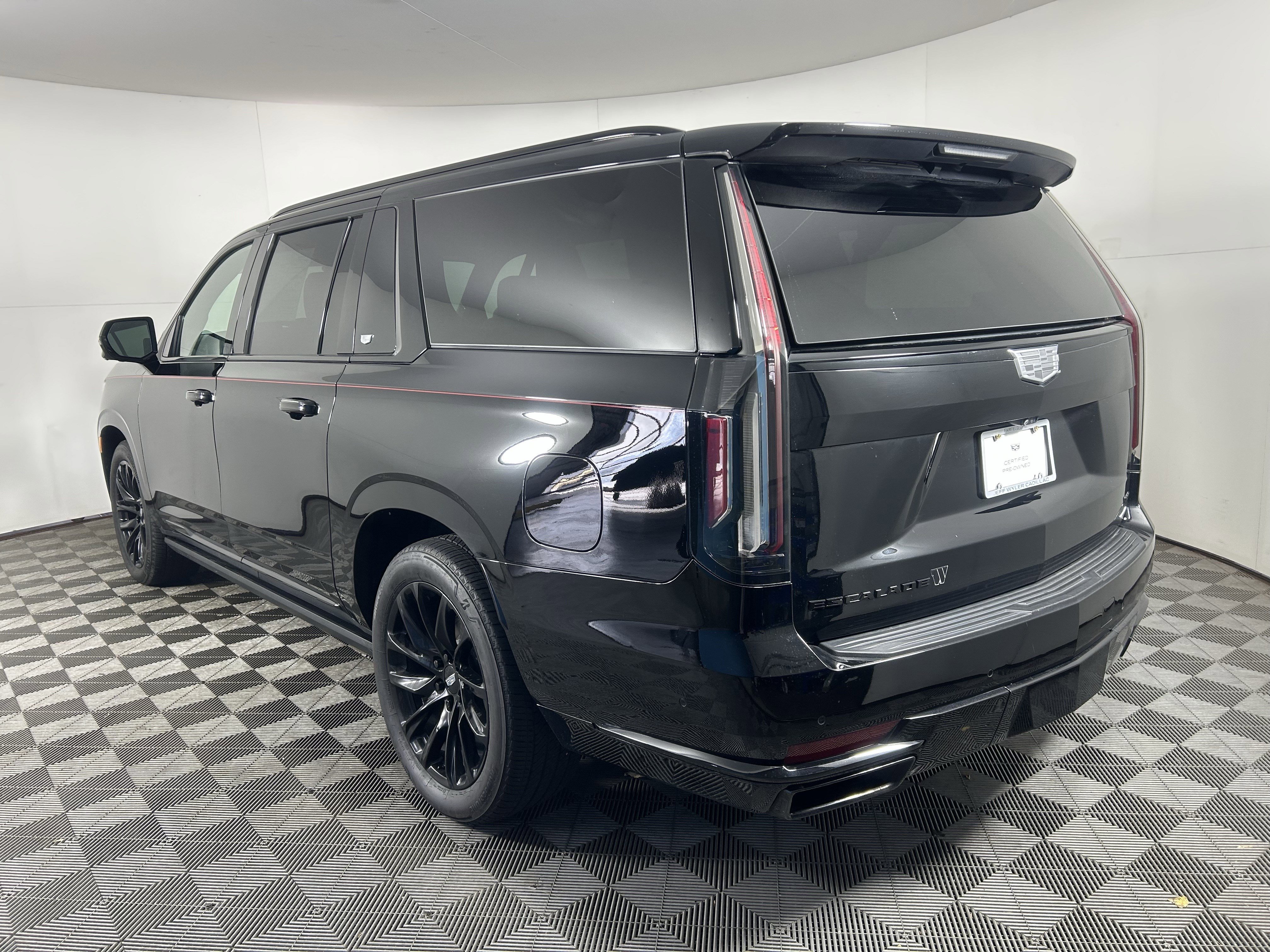 Used 2023 Cadillac Escalade ESV Sport w/ LPO, ONYX Package image 15