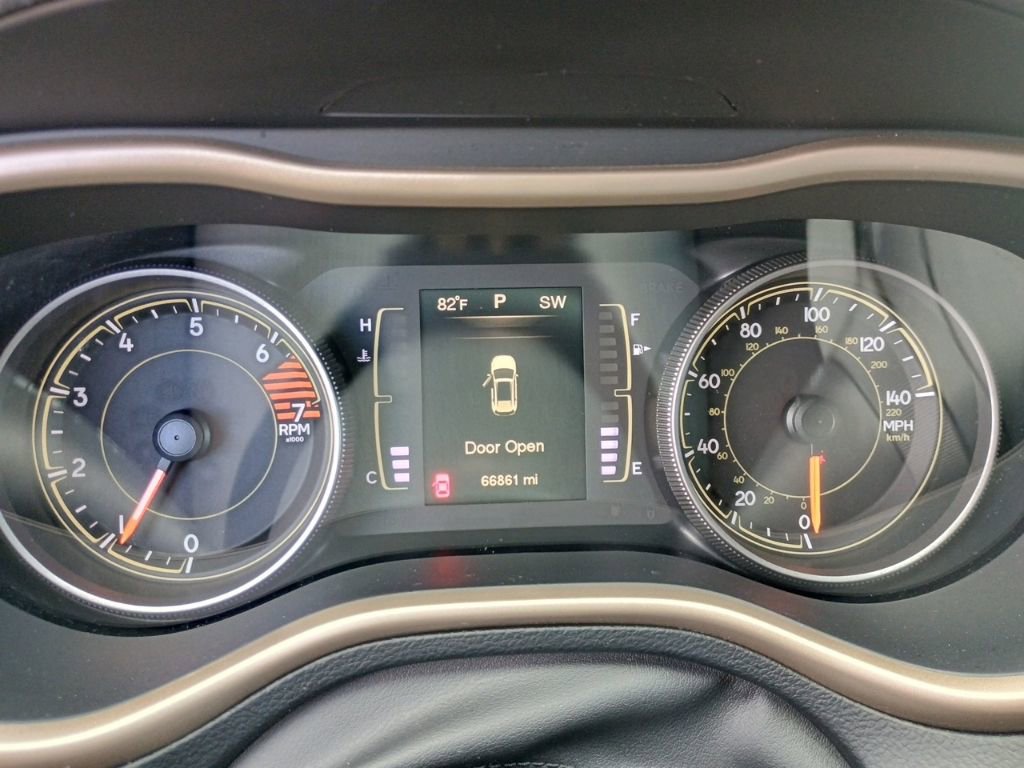 Used 2016 Jeep Cherokee Sport image 27