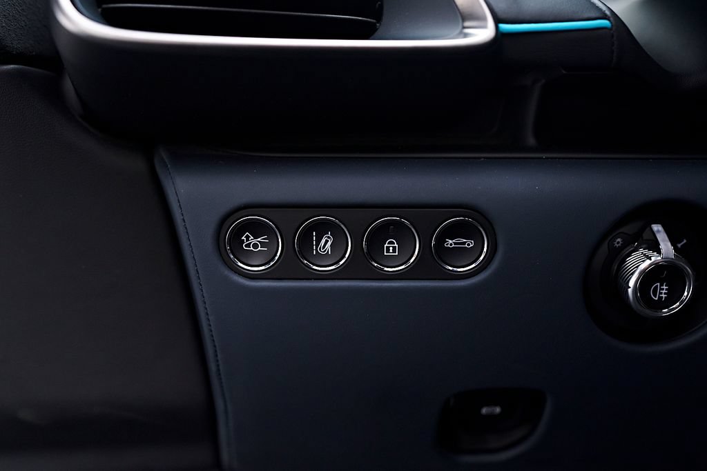 Used 2025 McLaren Artura Spider RWD image 22
