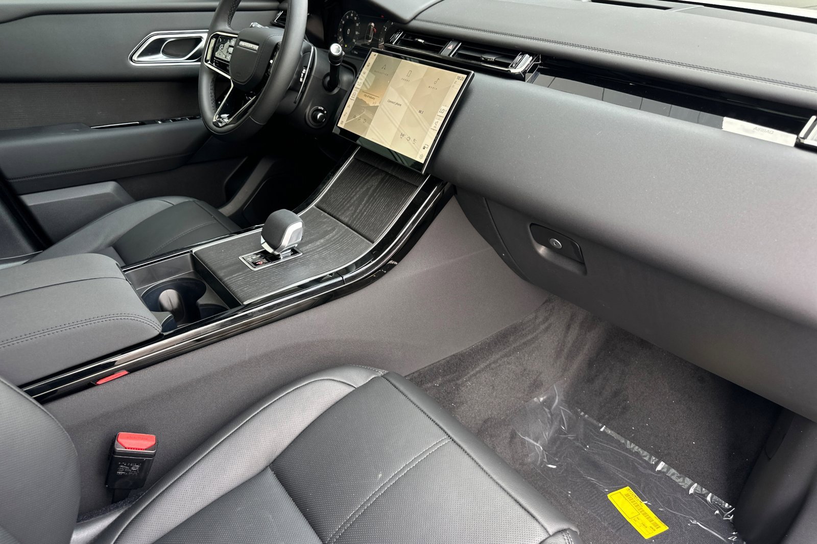 New 2026 Land Rover Range Rover Velar Dynamic SE image 17