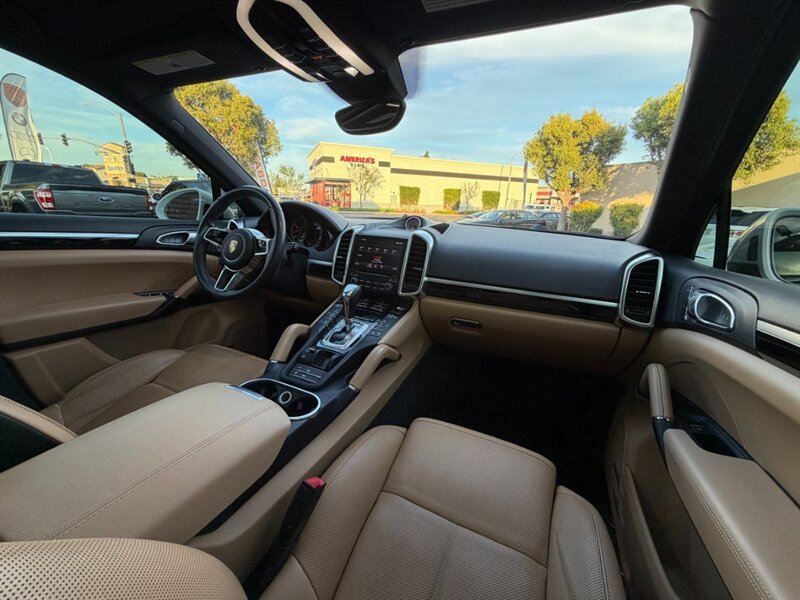 Used 2018 Porsche Cayenne Platinum Edition AWD/4WD image 36