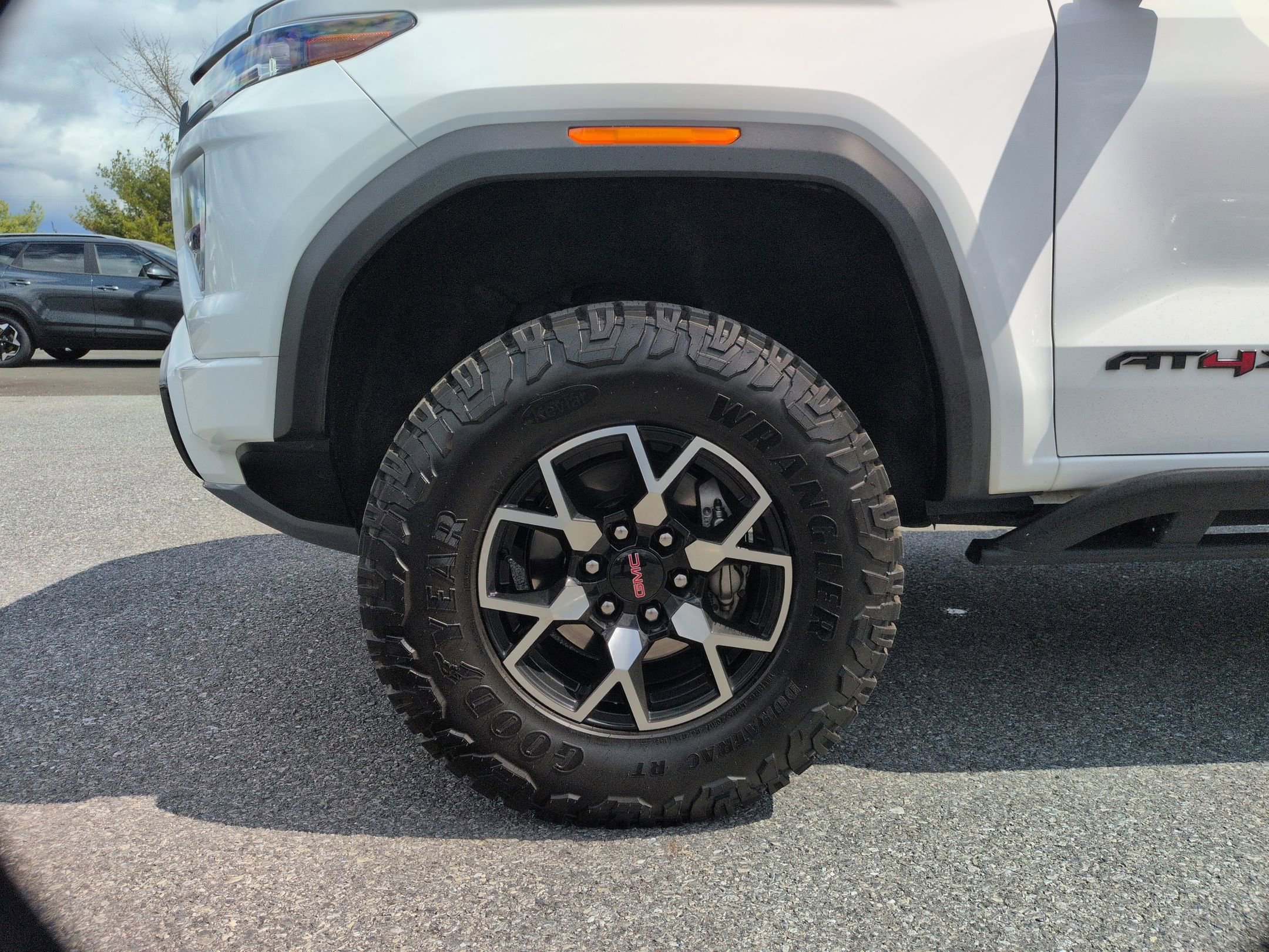 Used 2024 GMC Canyon AT4X image 16