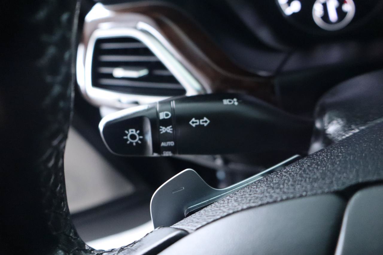 Used 2018 Genesis G90 3.3T Premium RWD image 26
