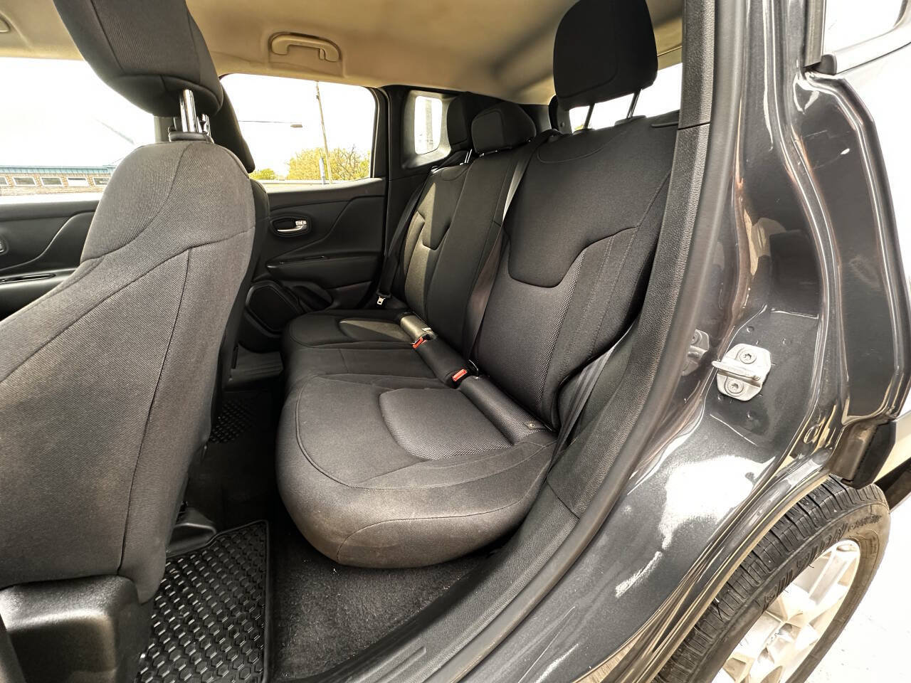 Used 2023 Jeep Renegade Latitude AWD/4WD image 11