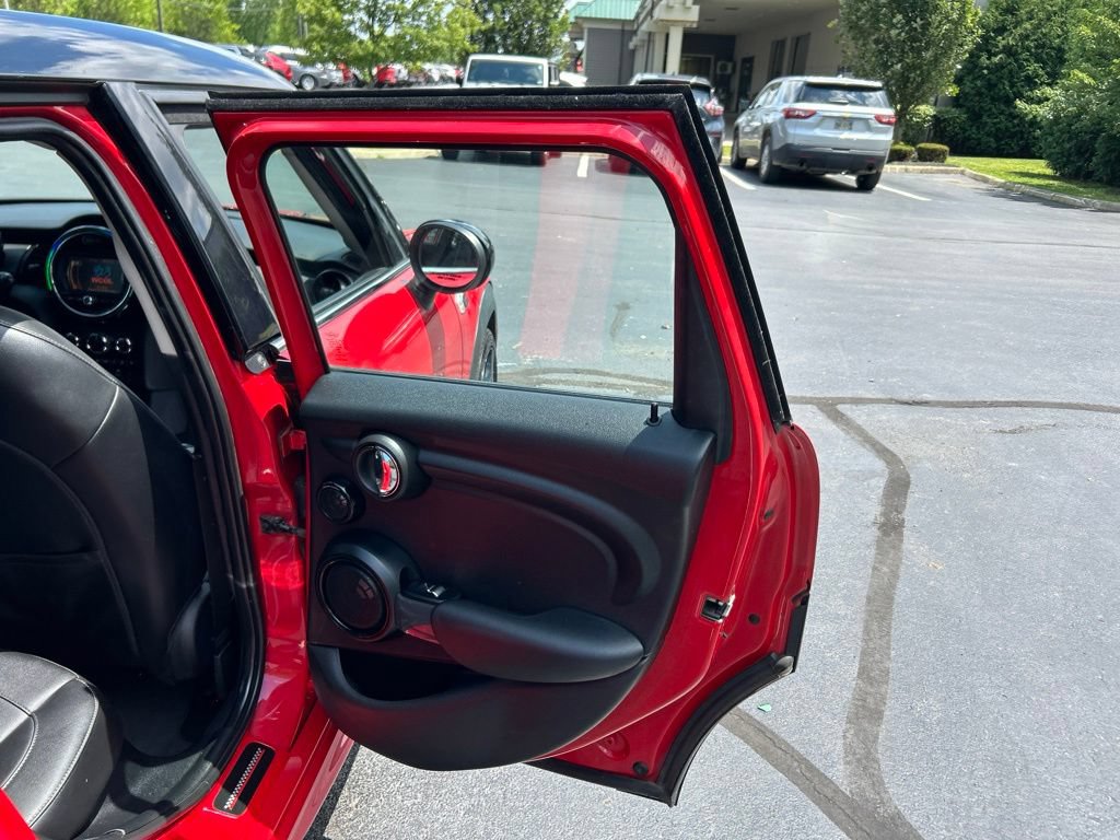 Used 2015 MINI Cooper 4-Door Hardtop FWD image 31