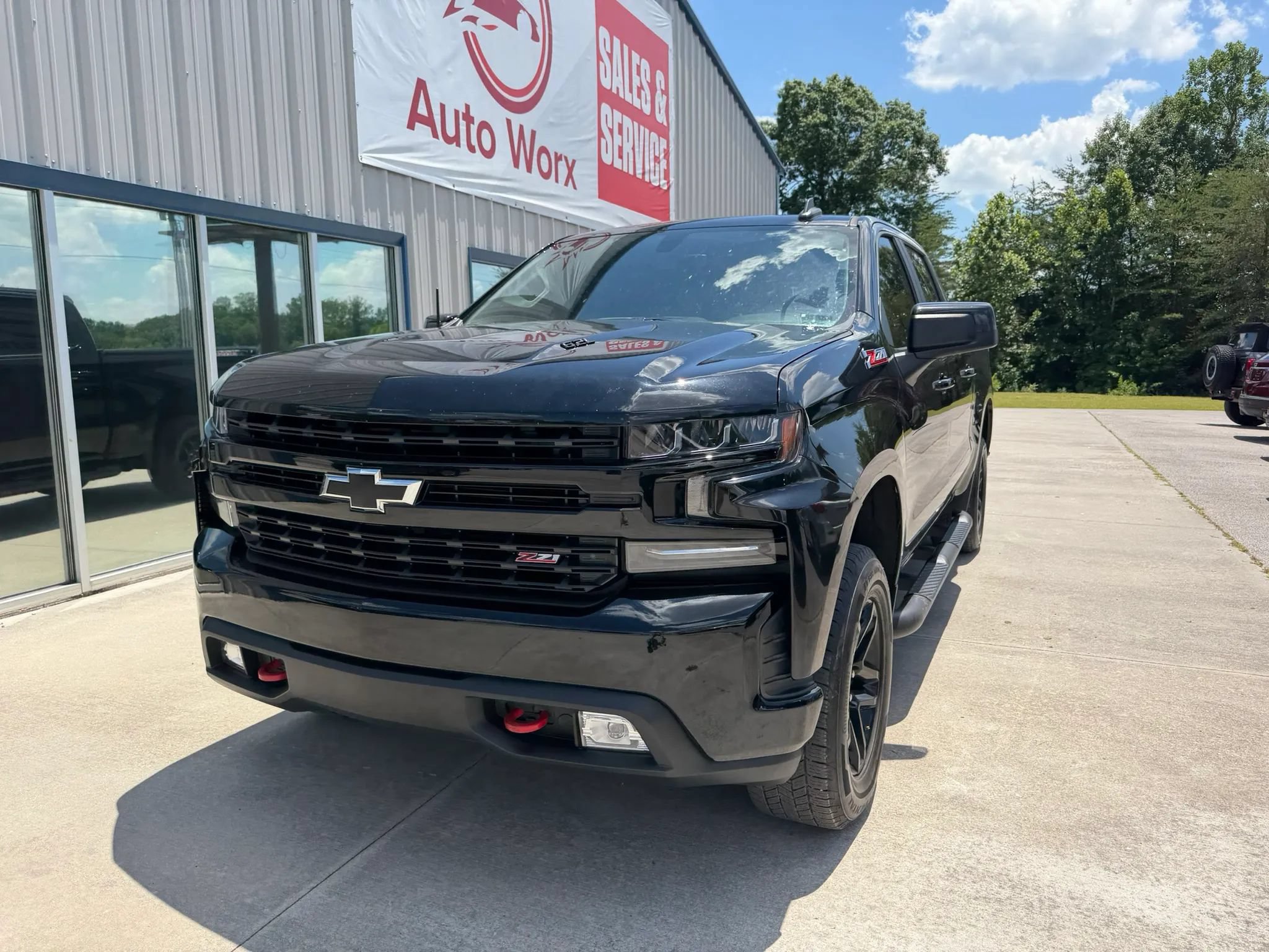 Used 2020 Chevrolet Silverado 1500 LT Trail Boss w/ Midnight Edition AWD/4WD image 8