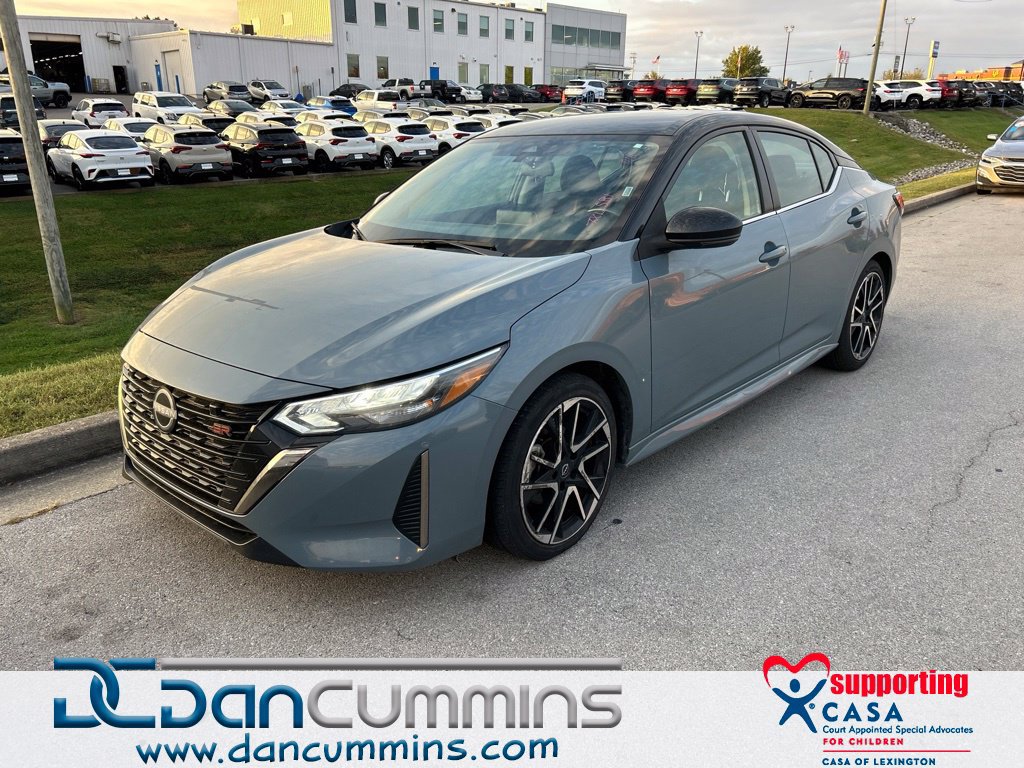 Used 2025 Nissan Sentra SR FWD image 1