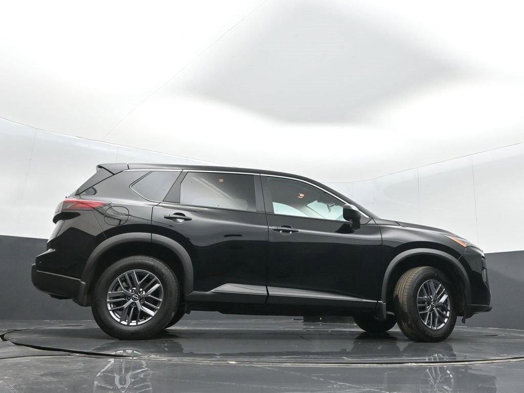 Used 2025 Nissan Rogue S image 35