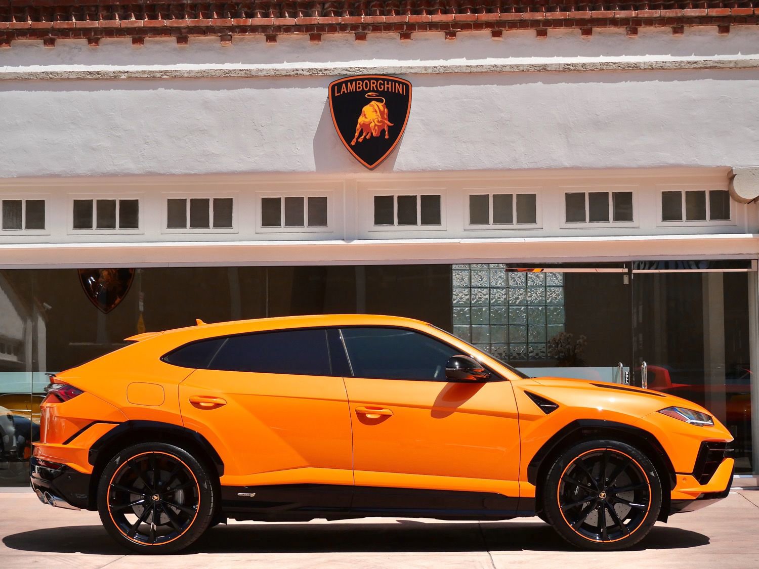 Used 2024 Lamborghini Urus S AWD/4WD image 2