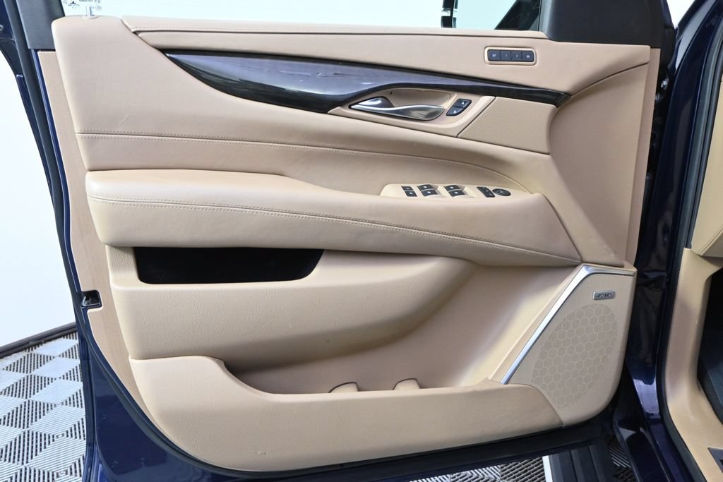 Used 2019 Cadillac Escalade Platinum AWD/4WD image 22