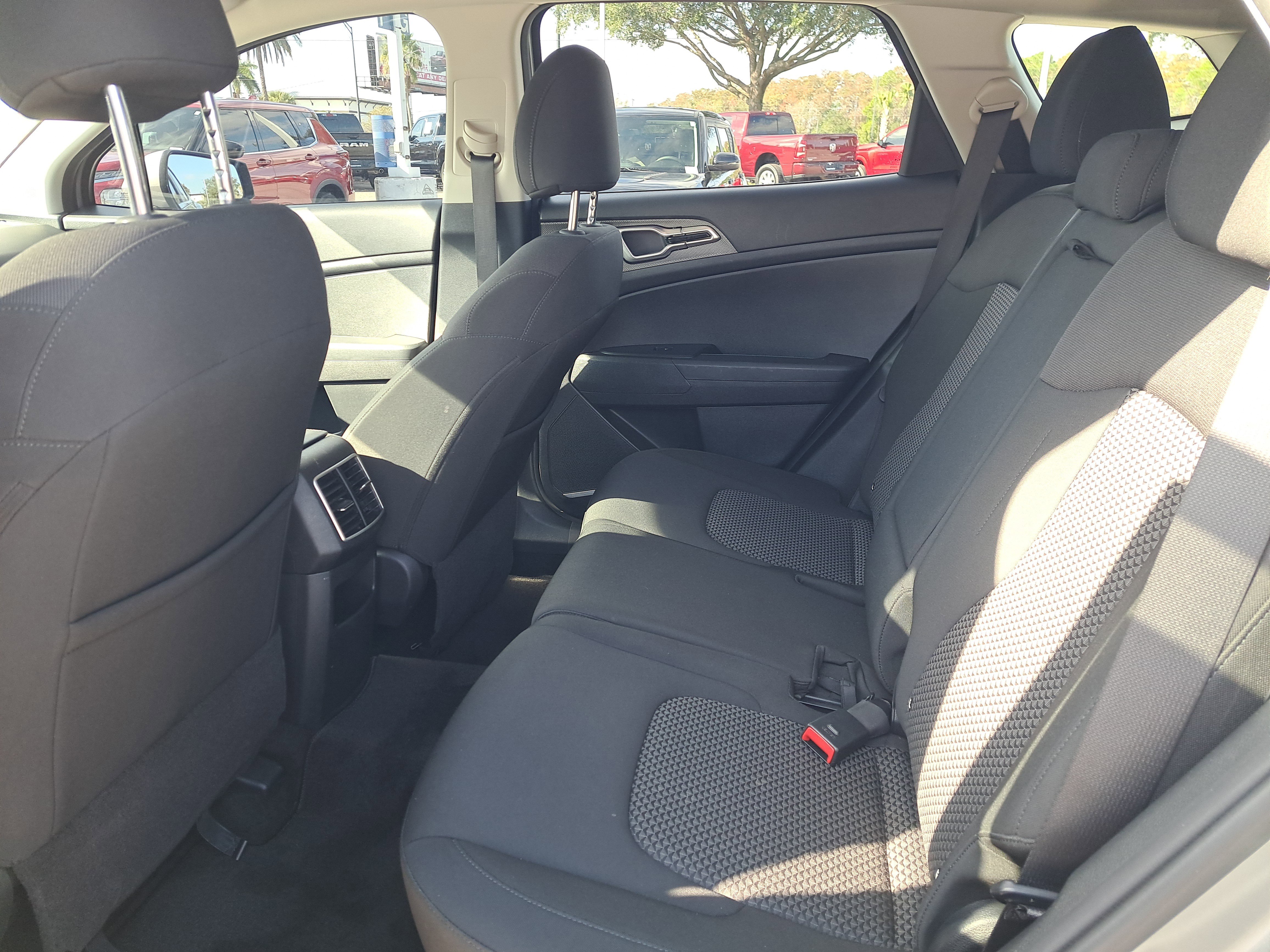 Used 2023 Kia Sportage LX image 11