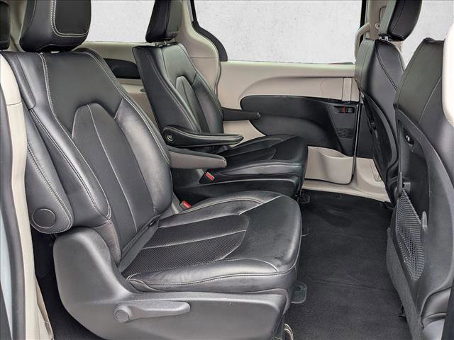Used 2024 Chrysler Pacifica Select image 25