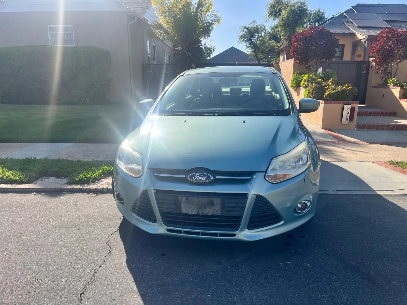 Used 2012 Ford Focus SE FWD image 2