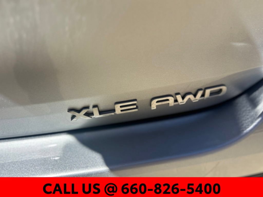Used 2020 Toyota Highlander XLE AWD/4WD image 9