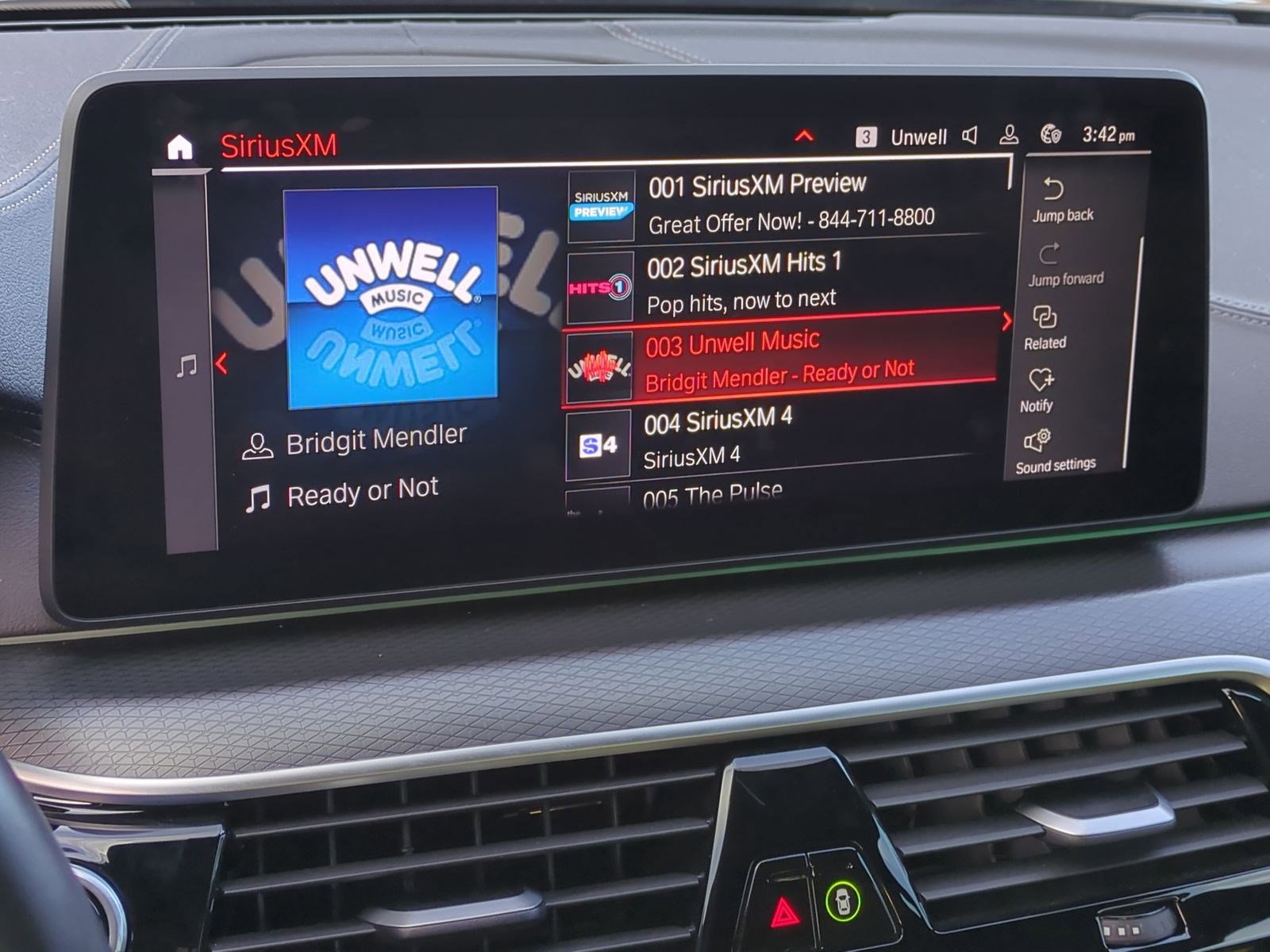 Used 2023 BMW M550i xDrive w/ Dynamic Handling Package image 23