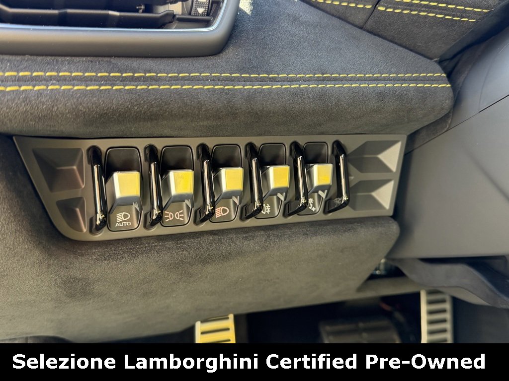 Used 2023 Lamborghini Huracan STO image 32