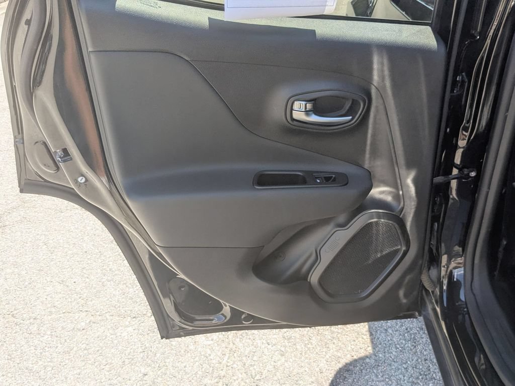 Certified 2022 Jeep Renegade Altitude w/ Convenience Group AWD/4WD image 23
