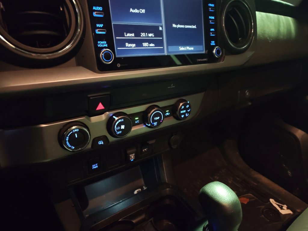 Used 2020 Toyota Tacoma SR5 AWD/4WD image 12