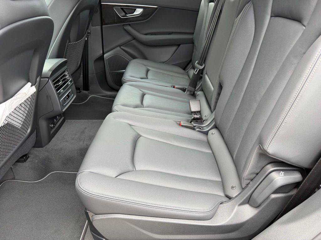 New 2026 Audi Q7 2.0T Premium AWD/4WD image 9