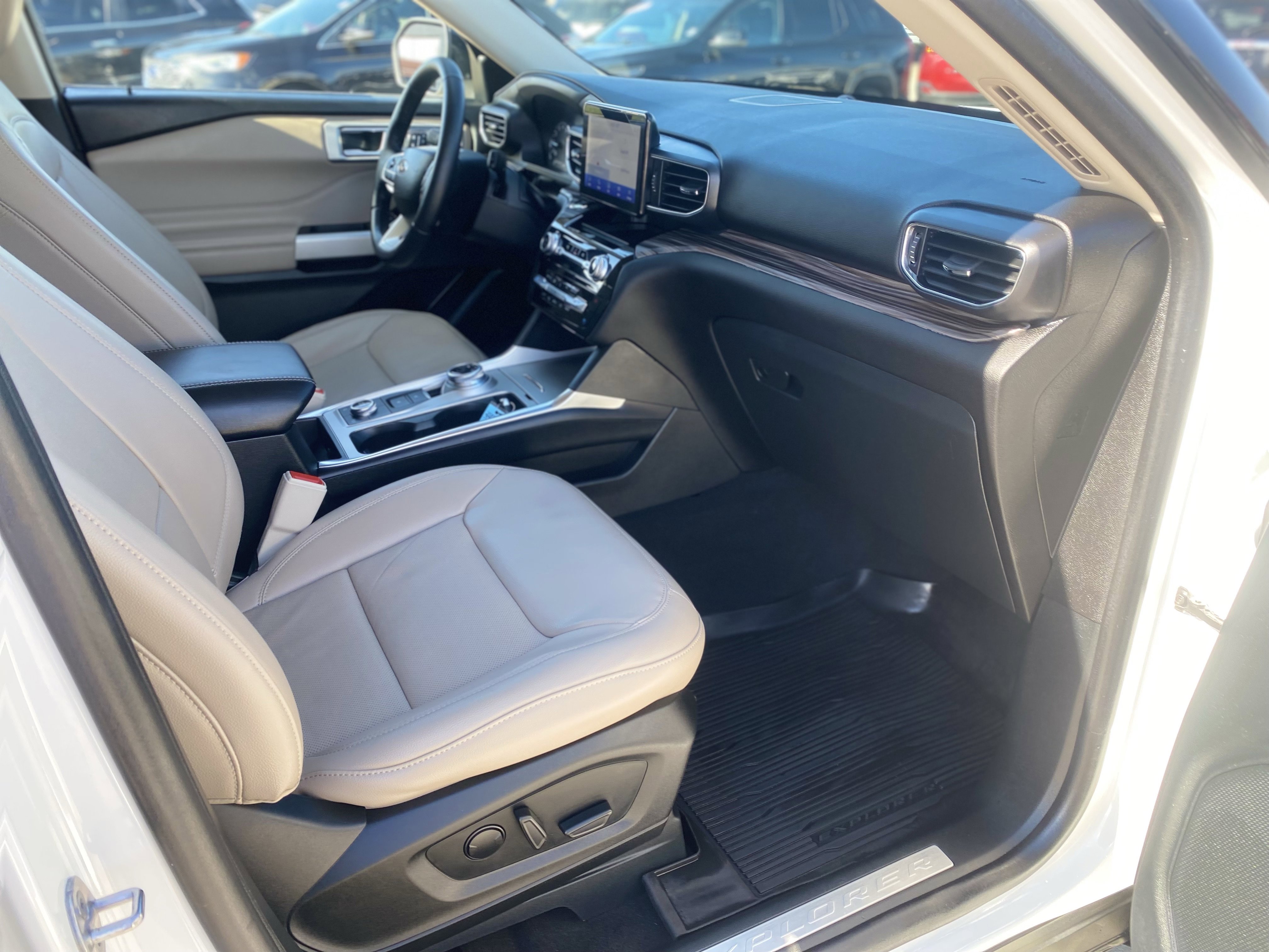 Used 2023 Ford Explorer Limited w/ Equipment Group 301A AWD/4WD image 20