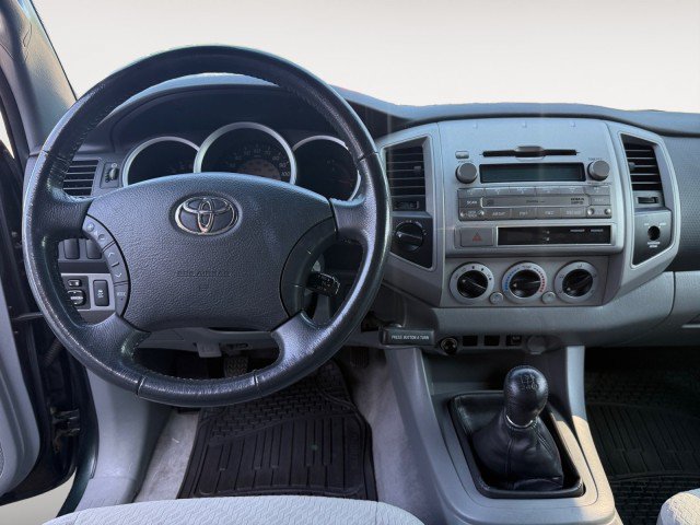 Used 2010 Toyota Tacoma 4x4 Access Cab image 2
