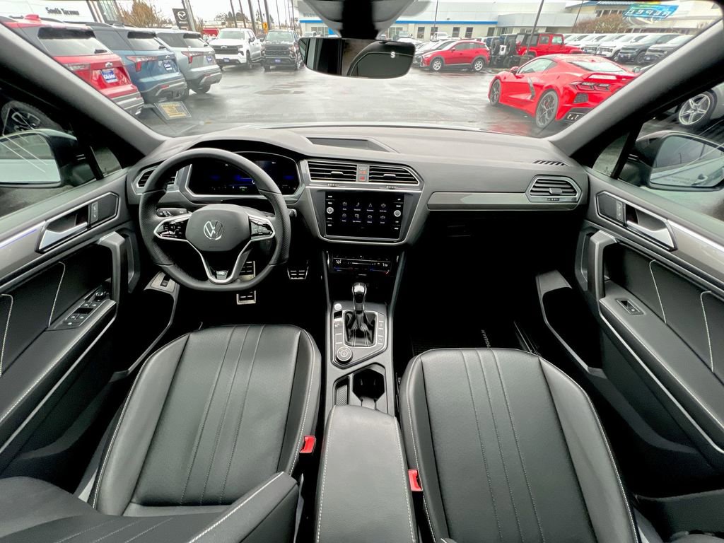 Used 2022 Volkswagen Tiguan SE R-Line image 18
